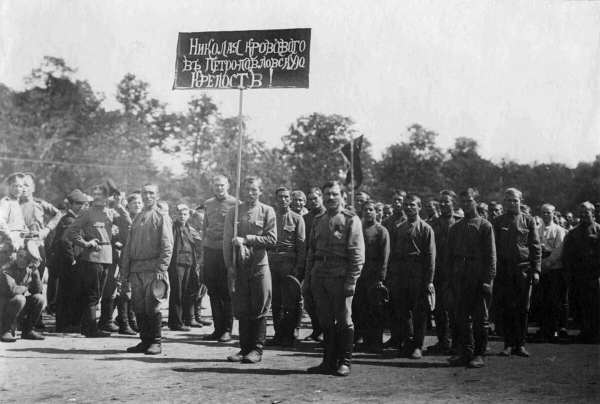 Революция 2 20. Фото солдат революционеров 1917. Демонстрация против первой мировой войны 1917 год.