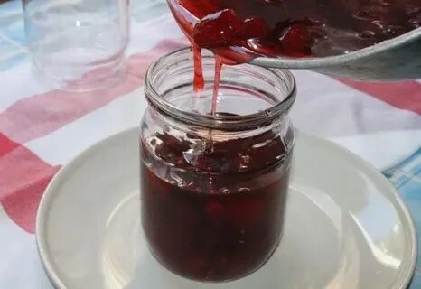 Можно ли заливать горячее варенье в банки