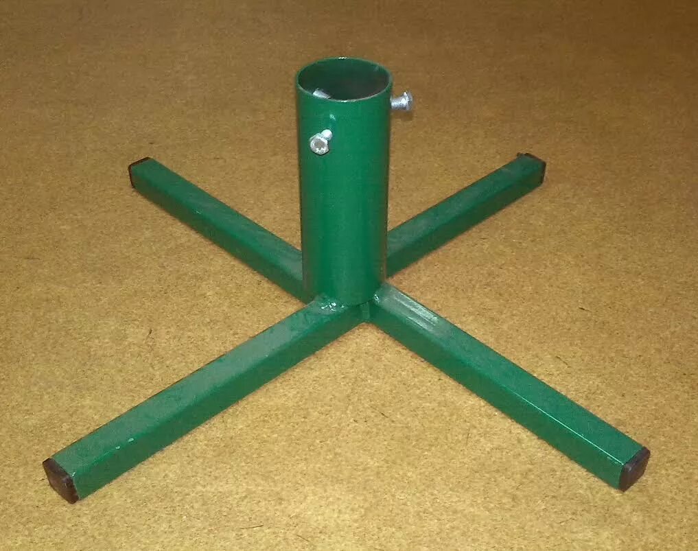 Подставка для елки из дерева. Как быстро сделать подставку для елки. Самодельная подставка для елки. Подставка для елки из дерева. Подставка под ель d50-120мм с резервуаром для воды зелёная металл.