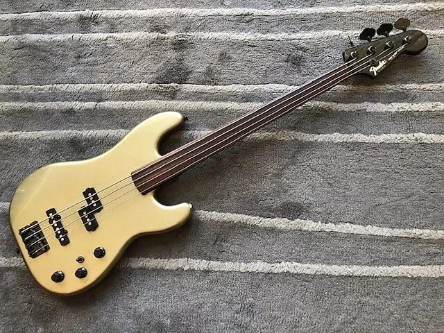 Bass special. Fender Jazz Bass Special PJ-555. Fender Jazz Bass Special (PJ-555) (1987, Japan). Fender Bass Special pj555. Fender Special PJ 555.
