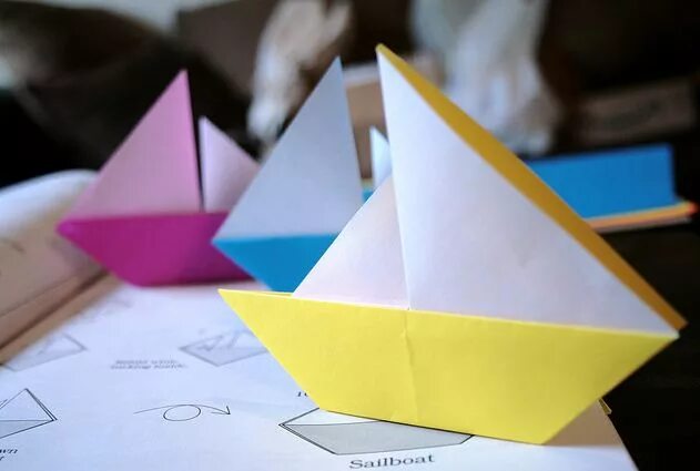 Кораблик из бумаги части речи. Оригами кораблик. Конструирование из бумаги кораблик. Кораблик оригами для детсада. Конструирование кораблик 3 класс.