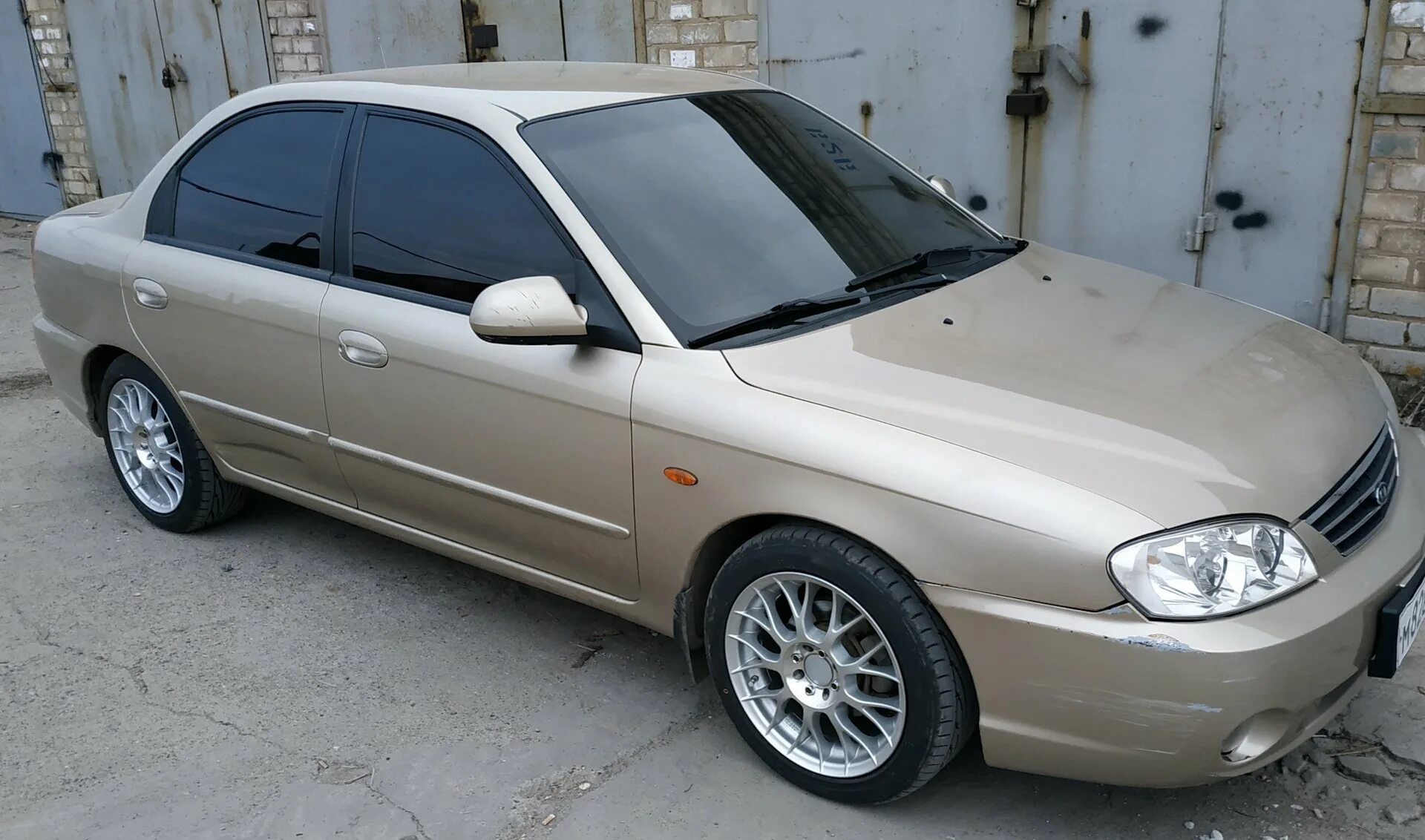 Радиус купить машину. Kia Spectra диски r16. Kia Spectra r16. Kia Spectra r15. Kia Spectra на 16 дисках.