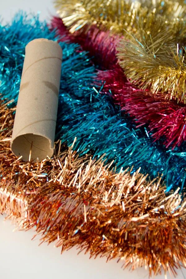 Новогодние игрушки из мишуры. Шарики из мишуры своими. Шарики из мишуры. Шары из мишуры. Игрушка на елку из мишуры.