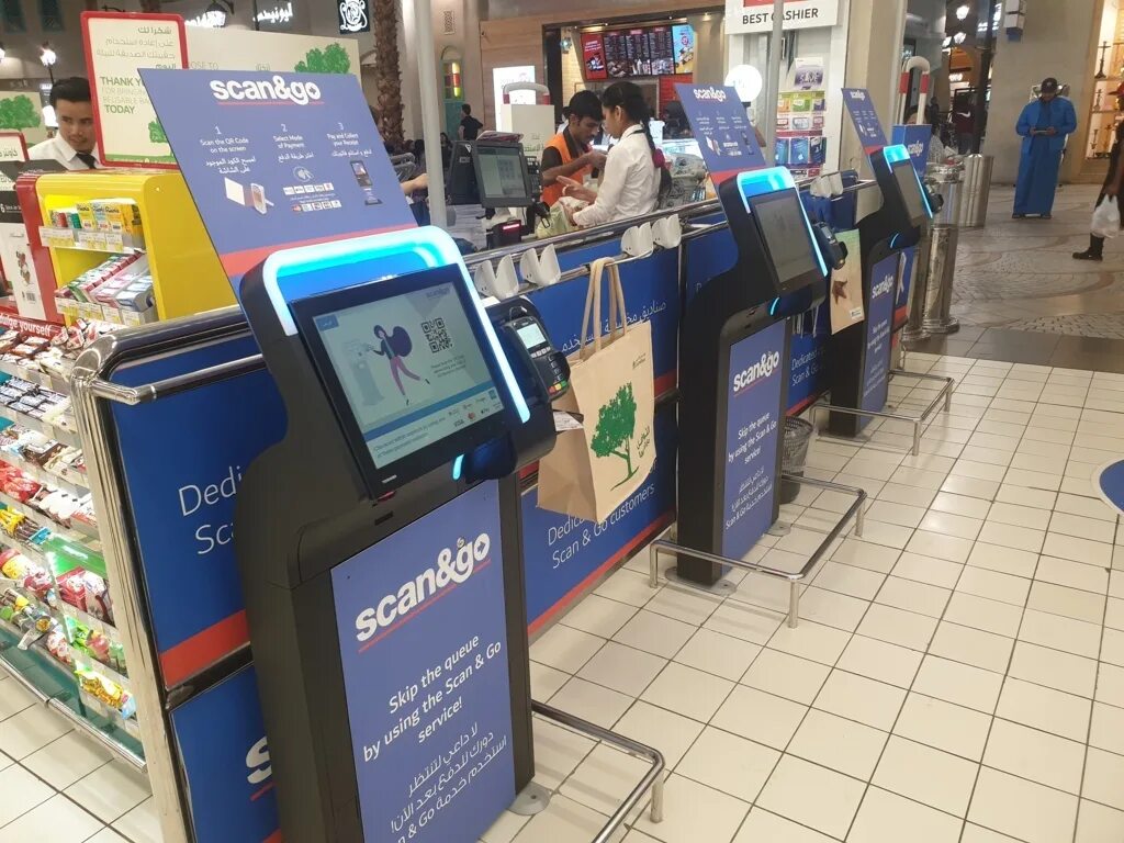 Self go. Carrefour банкомат. фото кассовой зоны магазинов carrefour. scan and go. self checkout.