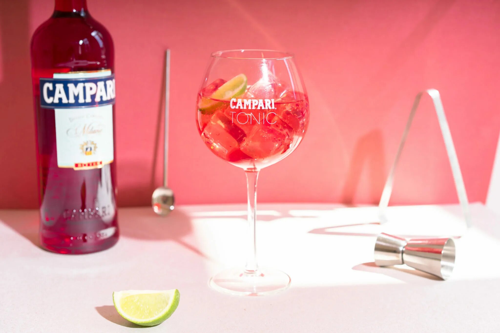 С чем пьют кампари. Campari Tonic коктейль. Campari ликер. Кампари Милано. Campari - ликер Кампари 1 л.