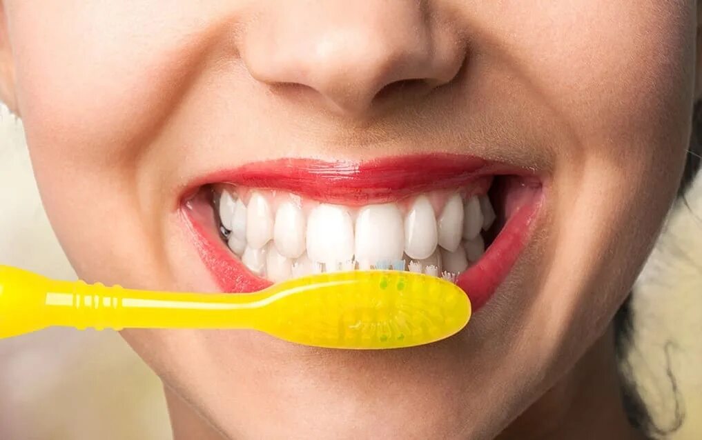 Зубы желтый чистить. Здоровье зубов. Чистые зубы. Красивые белые зубы. Красивые зубы стоматология.