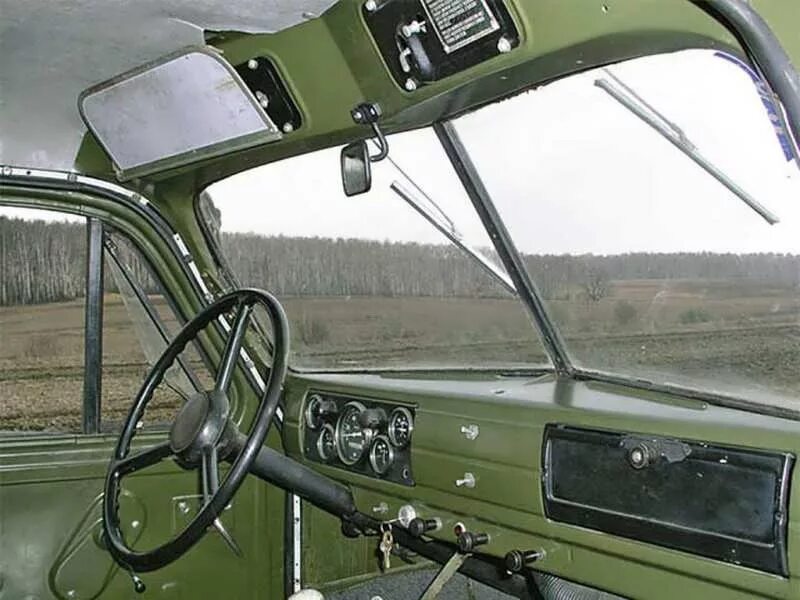 Известный грузовик, который был разработан еще в 1940 году, ГАЗ 51 Техника време