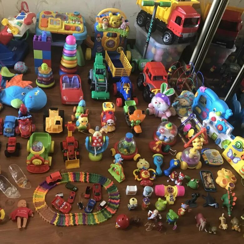Игрушки много много много игрушек. Многодетные игрушки. Где продаются много игрушек. Много много много много игрушек. Игры игрушки много