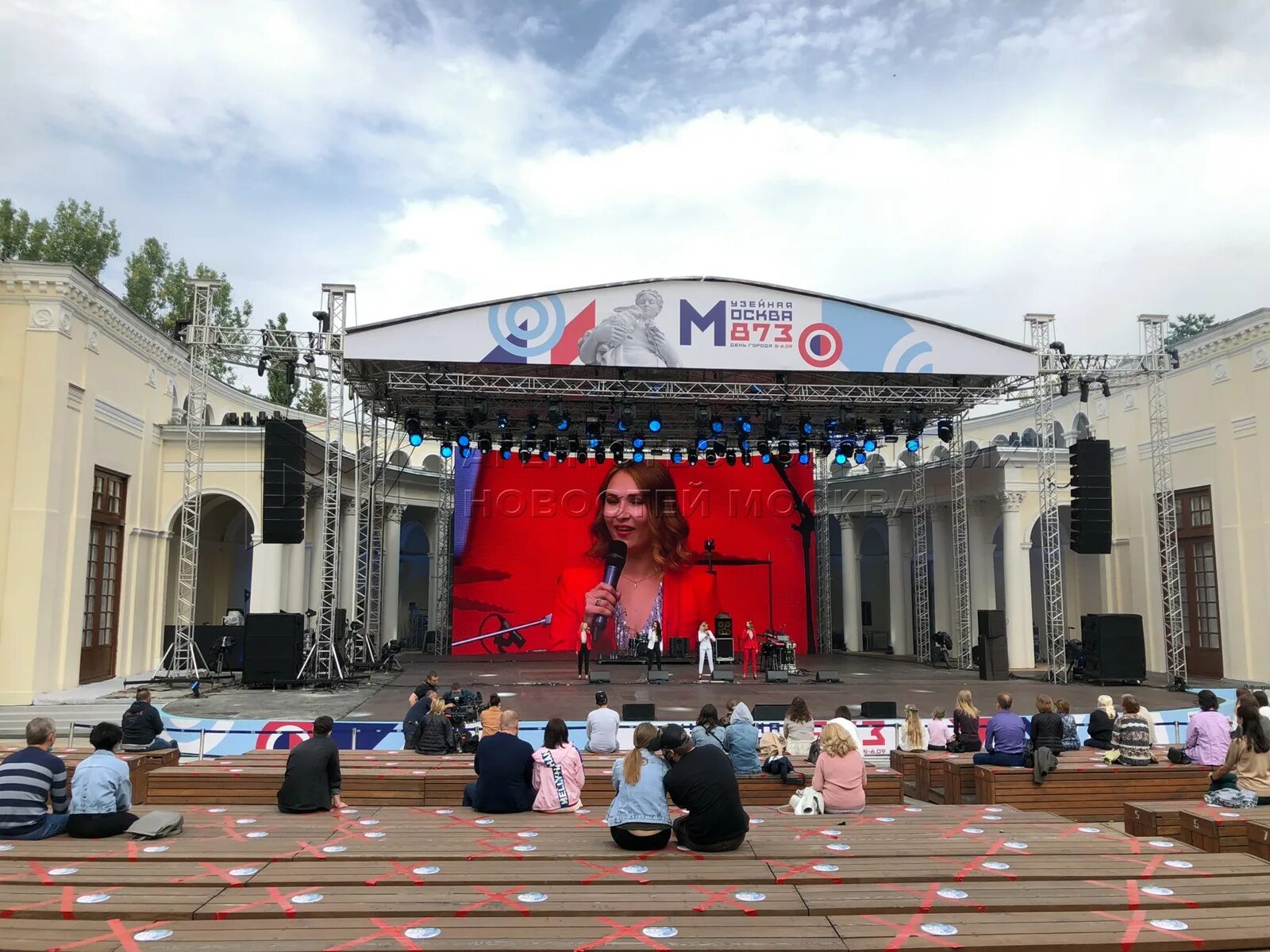 ВВЦ Москва концерт ВДНХ. Сцена на ВДНХ театр. Главная сцена ВДНХ.