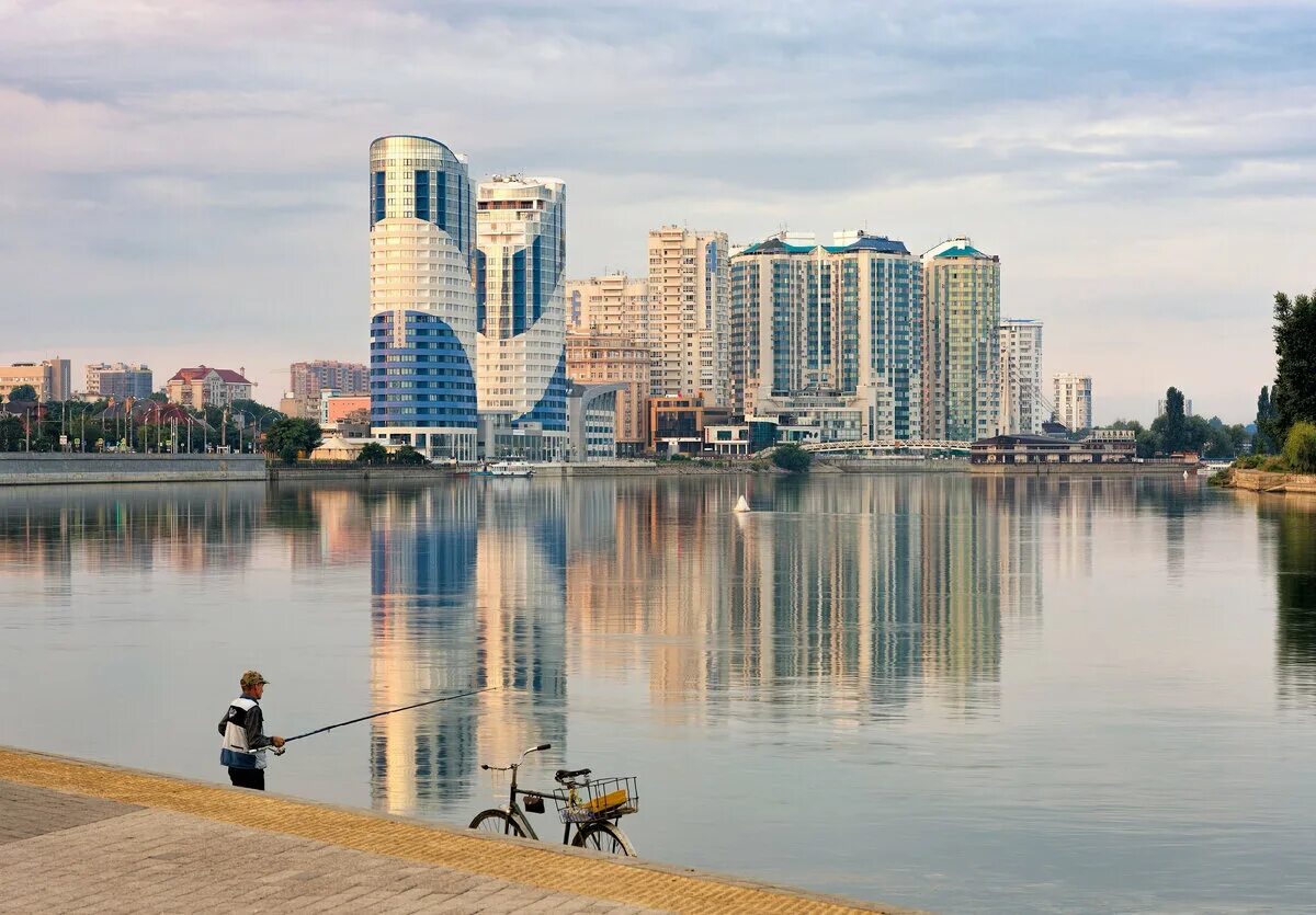 Кубань река обмелела. Краснодар река кубань парк. Краснодар набережная реки кубань. Озеро старая кубань краснодар. Кубанонабережная краснодар парк.