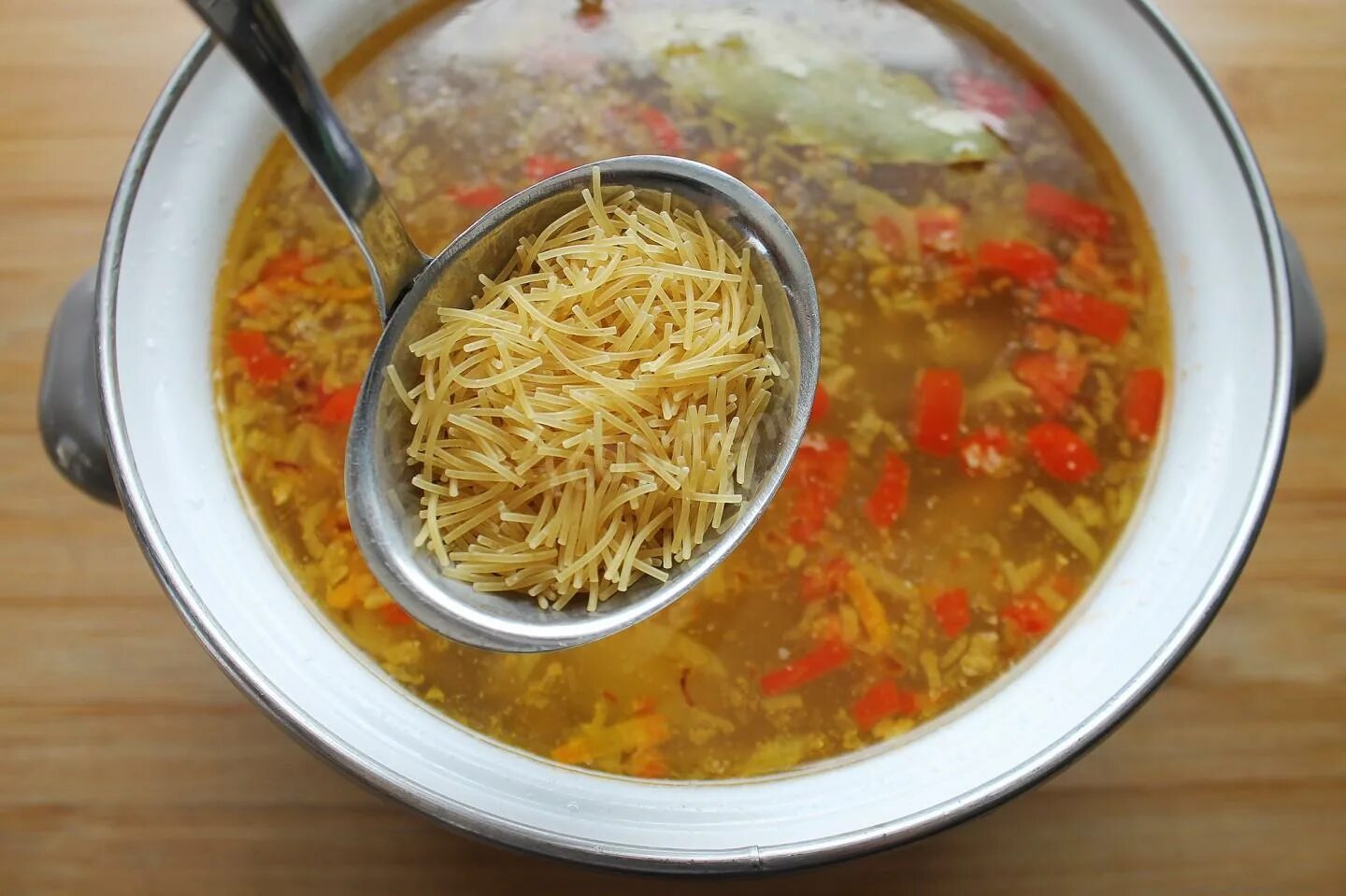 Вешенки приготовление супа. Суп с вешенками. Обжарка макарон для супа. Картинки из чего можно приготовить суп. Как варить суп пошагово с фото.