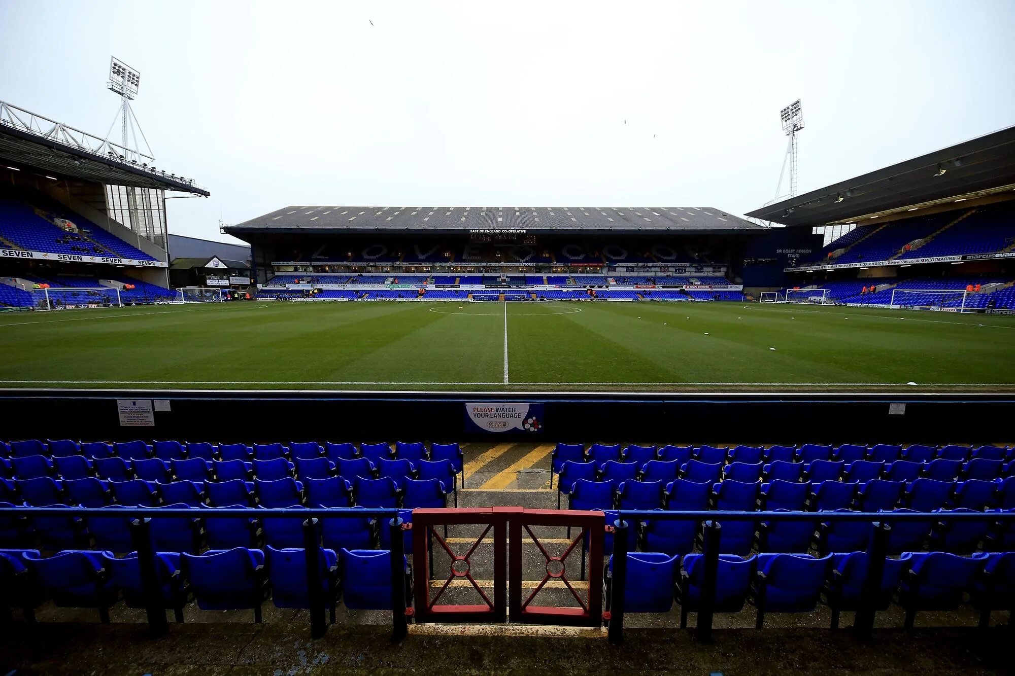 Блэкберн роверс ипсвич таун. Портман роуд стадион. Ipswich Town Stadium. ФК Ипсвич Таун. Блэкберн стадион.