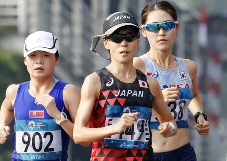 Keiko Nogami (center) competes during the women's marathon at the Asia...