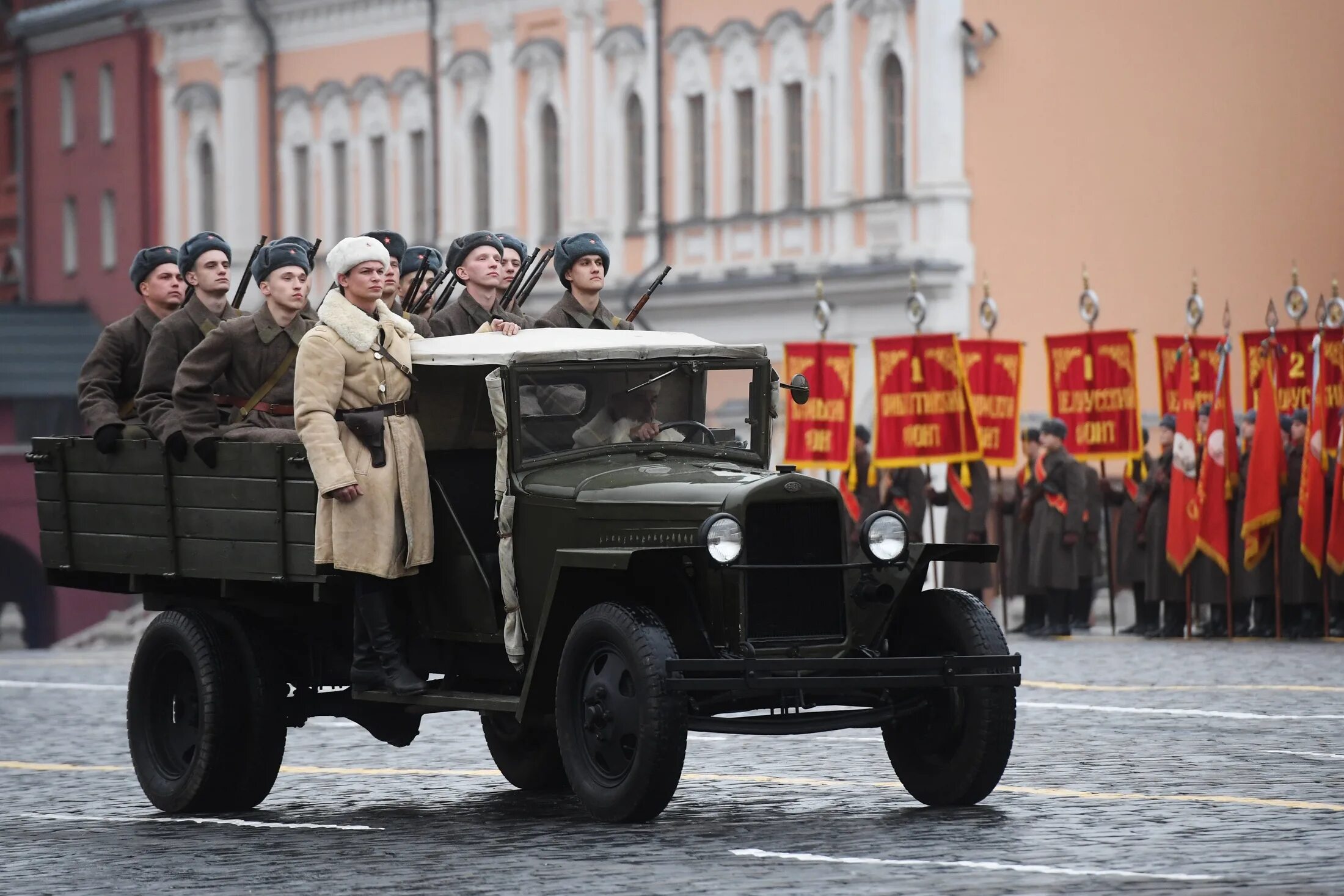 Парад 1941 года на красной площади. Марш 1941 года 7 ноября. Марш на красной площади 1941 года. Парад ноябрь 1941. Где проходил военный парад 7 ноября 1941