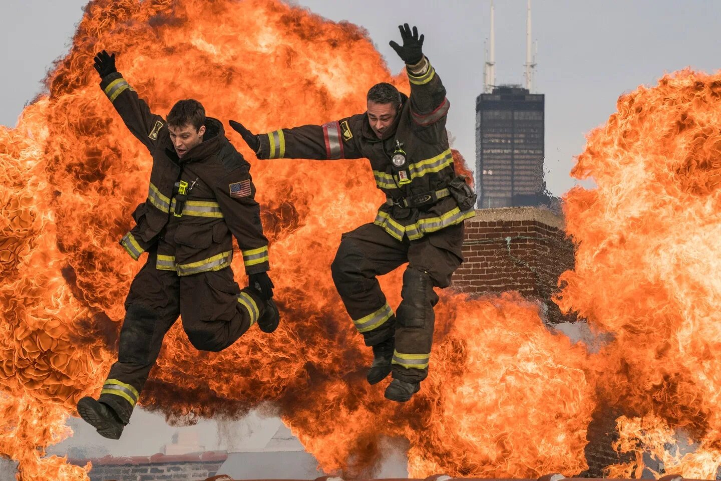 Пожарные Чикаго / Чикаго в огне. Пожарные Чикаго боевка. Парамедик в пожарные Чикаго. Пожарный в огне. Пожарная спасательная команда