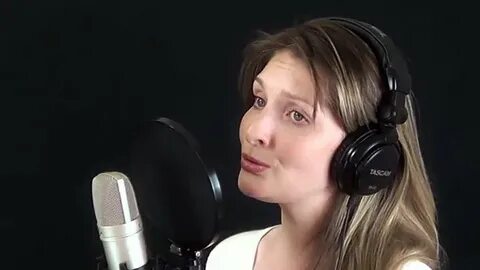 Кто поет песню улетаю