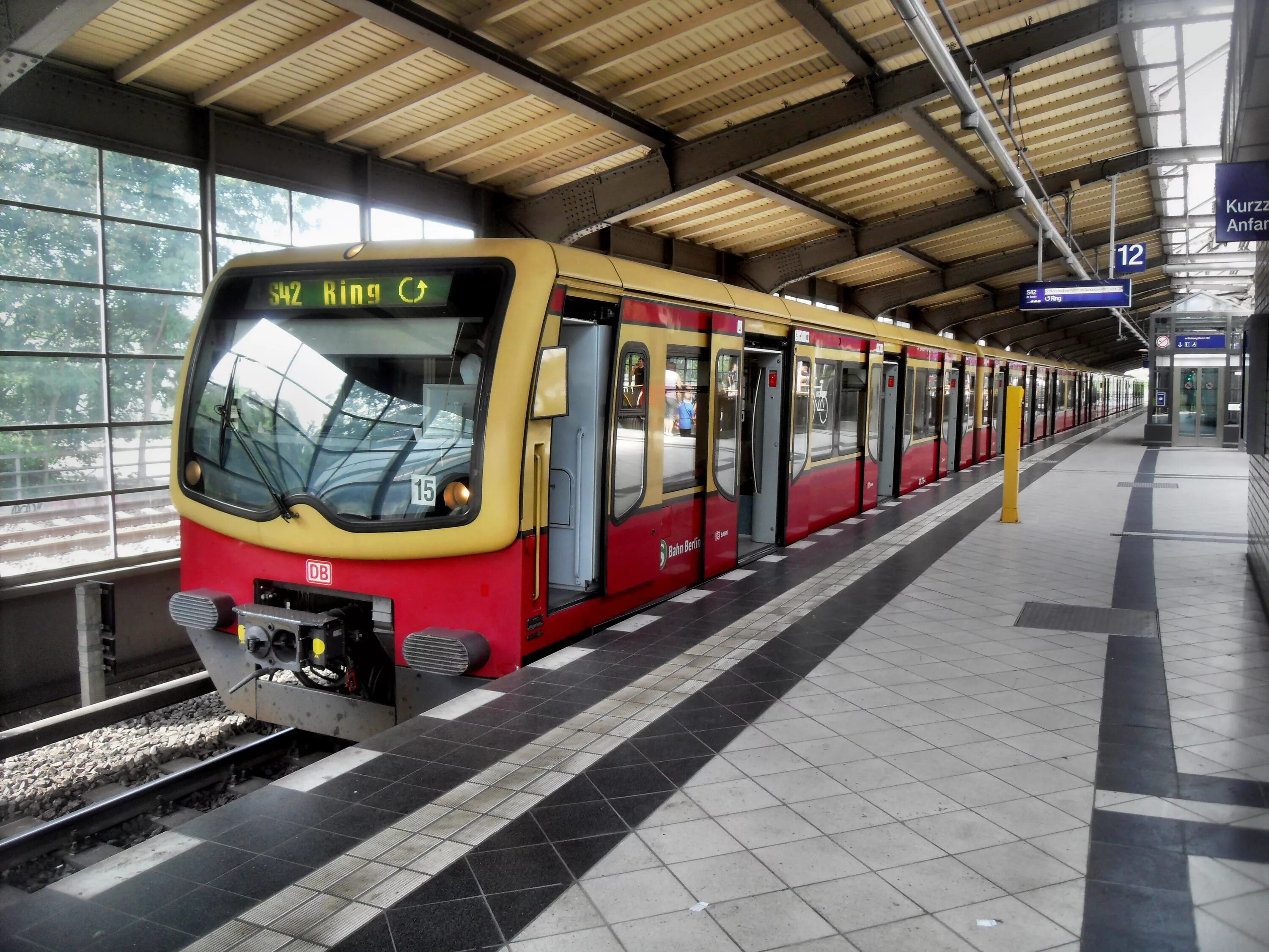 Городской и пригородный транспорт. Берлинский s-Bahn. Берлин u-Bahn. S Bahn Berlin поезд. S-Bahn электрички Германии.