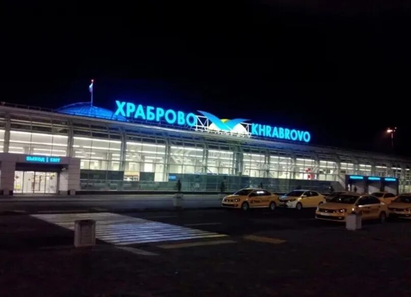 Москва калининград какой аэропорт в москве. Аэропорт Храброво Калининград ночью. Калининград аэропорт зимой. Аэропорт Калининград внутри. Аэропорт Калининград ночью.