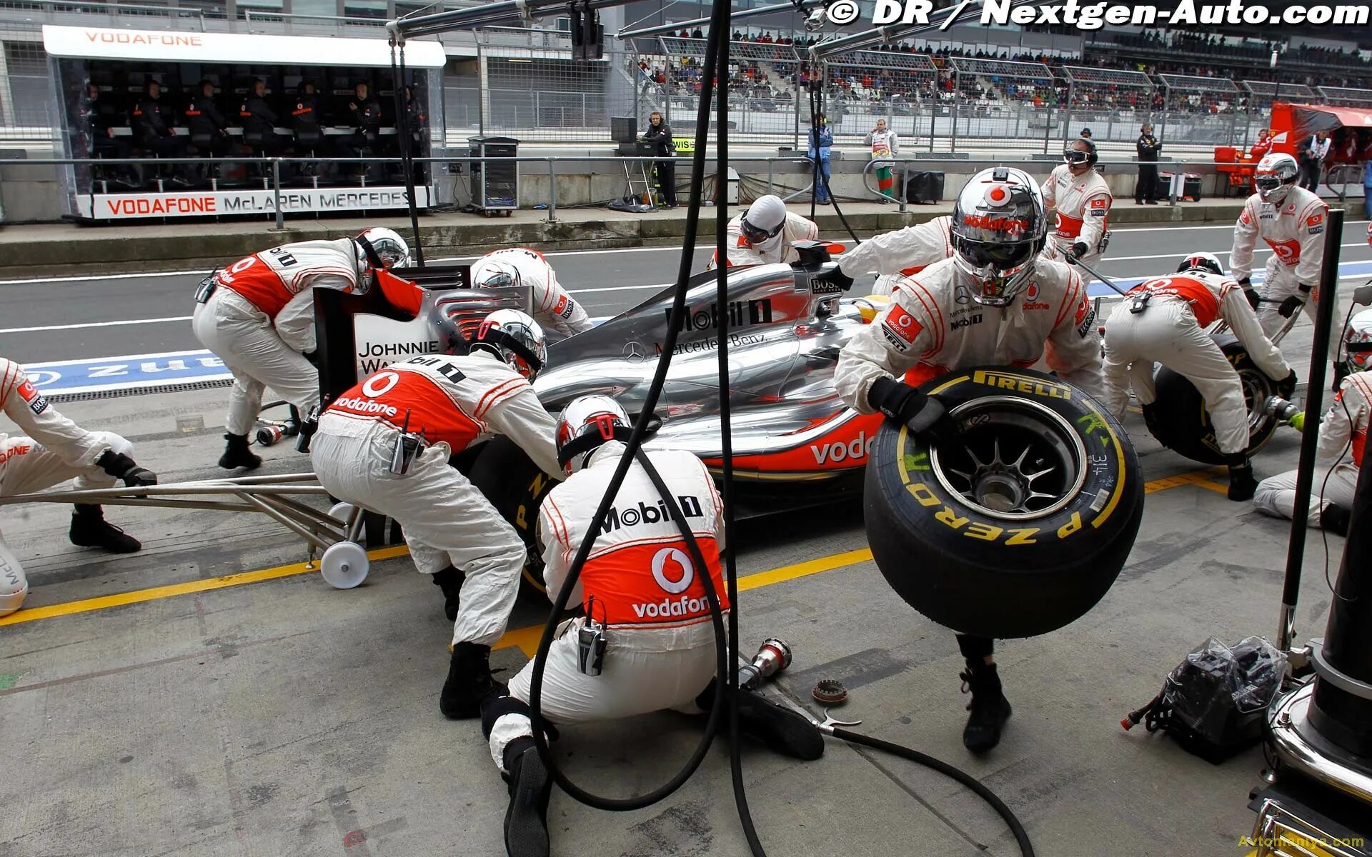 Что такое пит стоп. Пит стоп ф1. пит стоп формула 1. формула 1 pit stop. f1 2016 пит стоп.