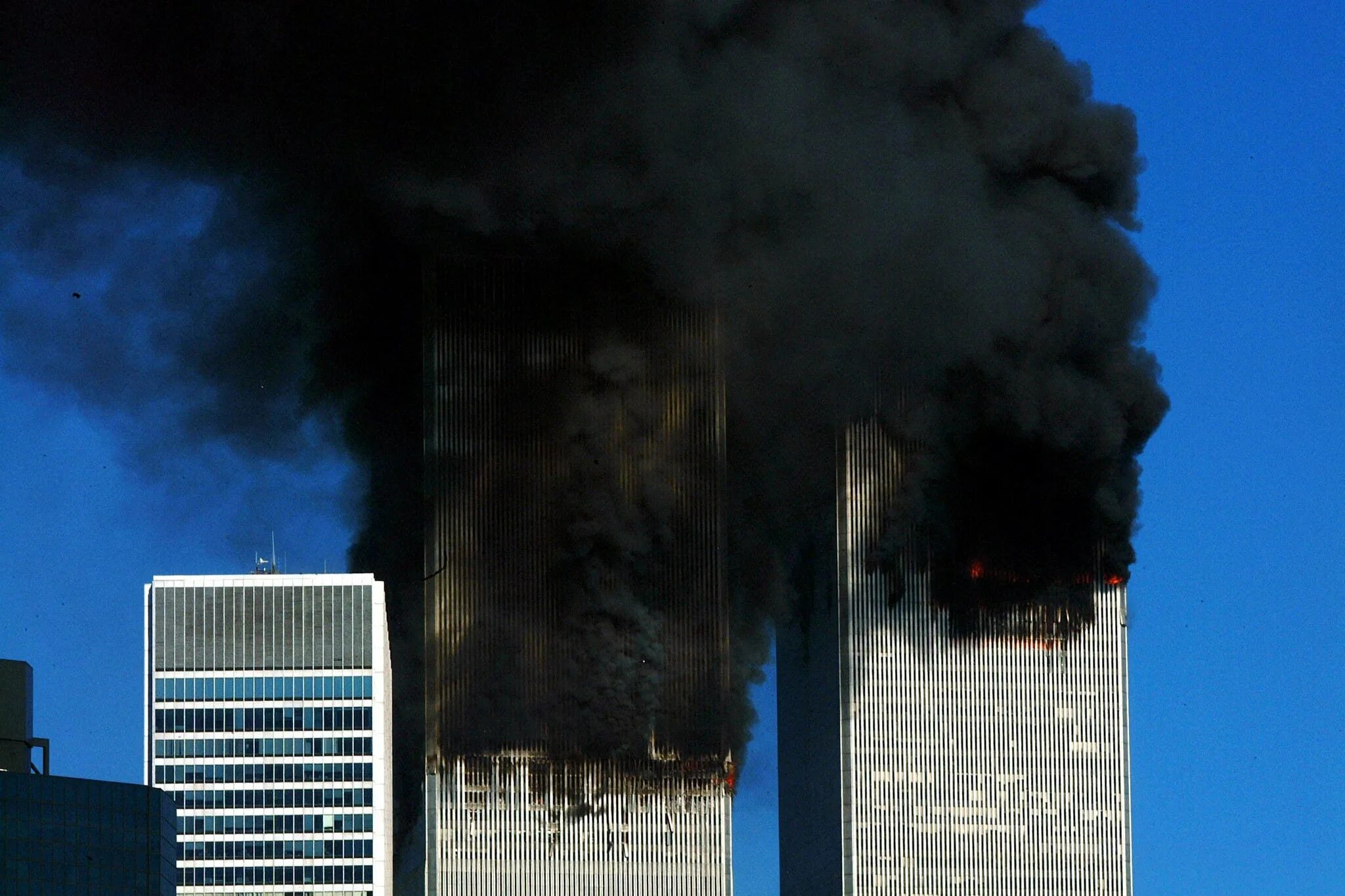 Башни-Близнецы 11 сентября 2001. Сентябрь 2001 башни Близнецы. Башня близнецов 11 сентября 2001 год. Сша 2001 года террористическая атака 11 сентября