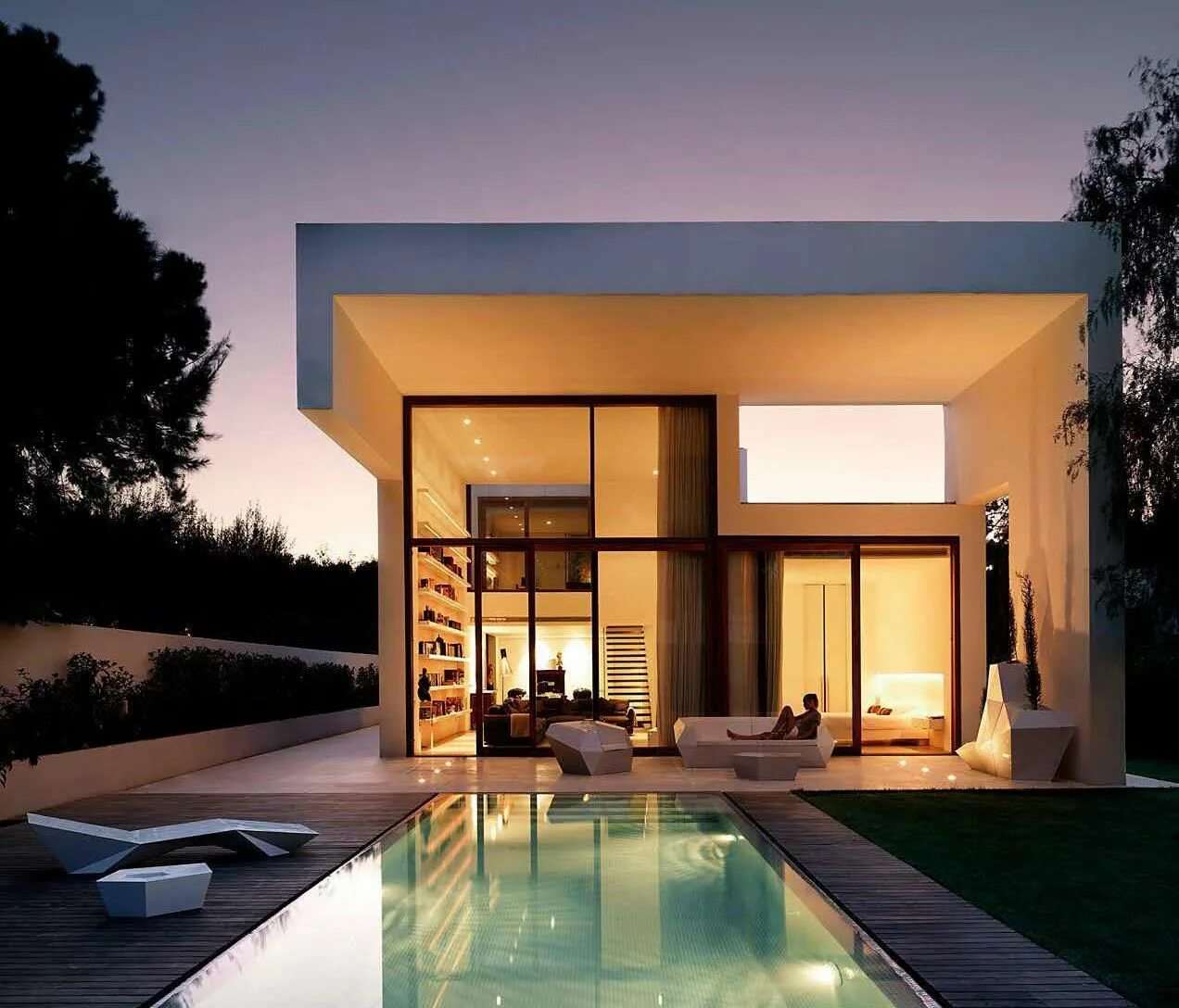 Современные фасады. Современный дом. Современный загородный дом. Манисон вилла модерн. Фабричная архитектура экстерьер.