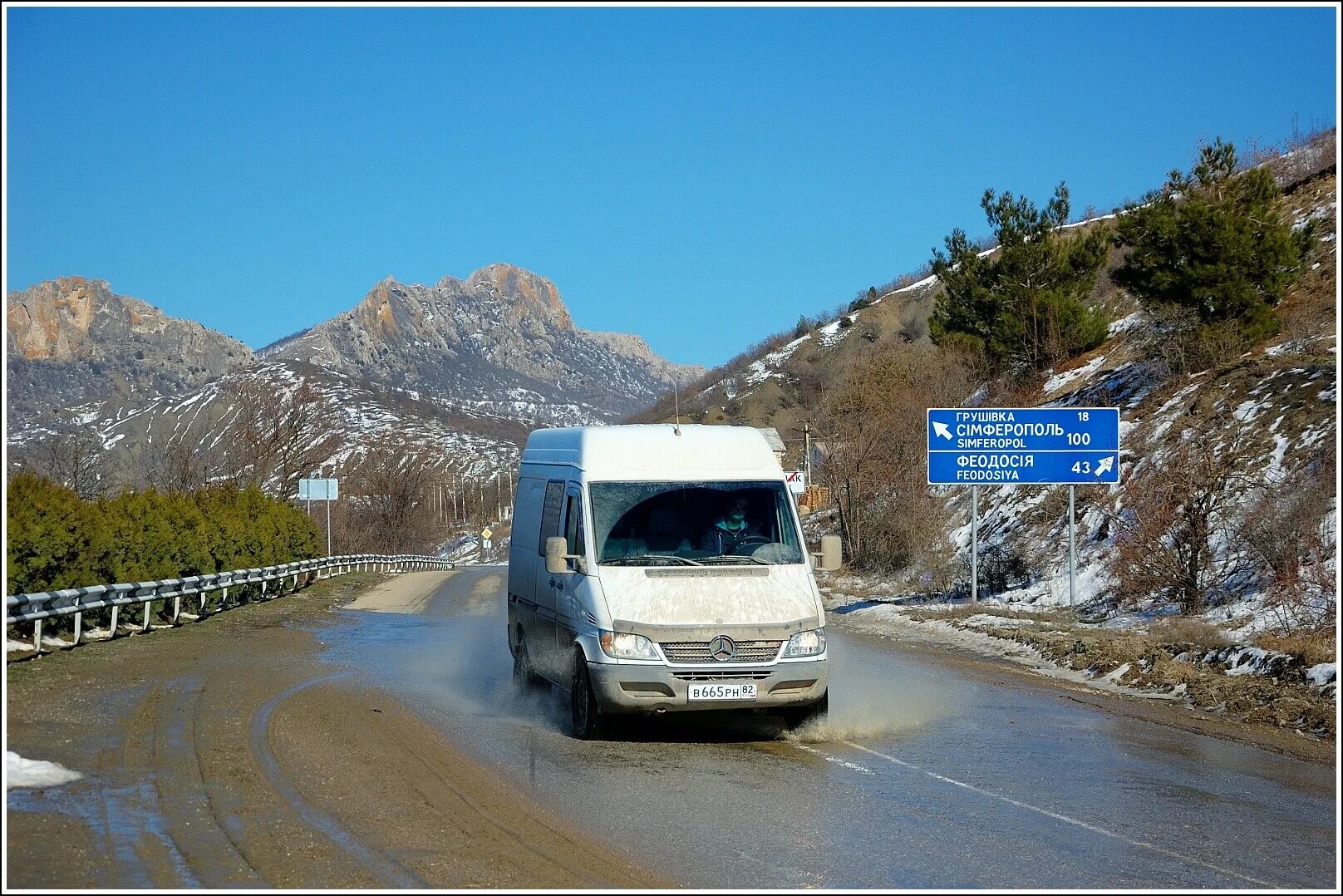 Новый свет судак автобус. Автодорога Симферополь. Судак. Дорога Симферополь Судак. Автобус Крым. Дорога Судак новый свет.