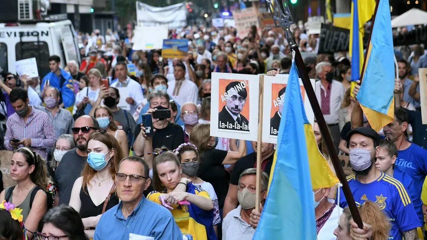 Украинский народ. Против войны с Украиной. Марш против войны в Украине 2014. Народы России фото.