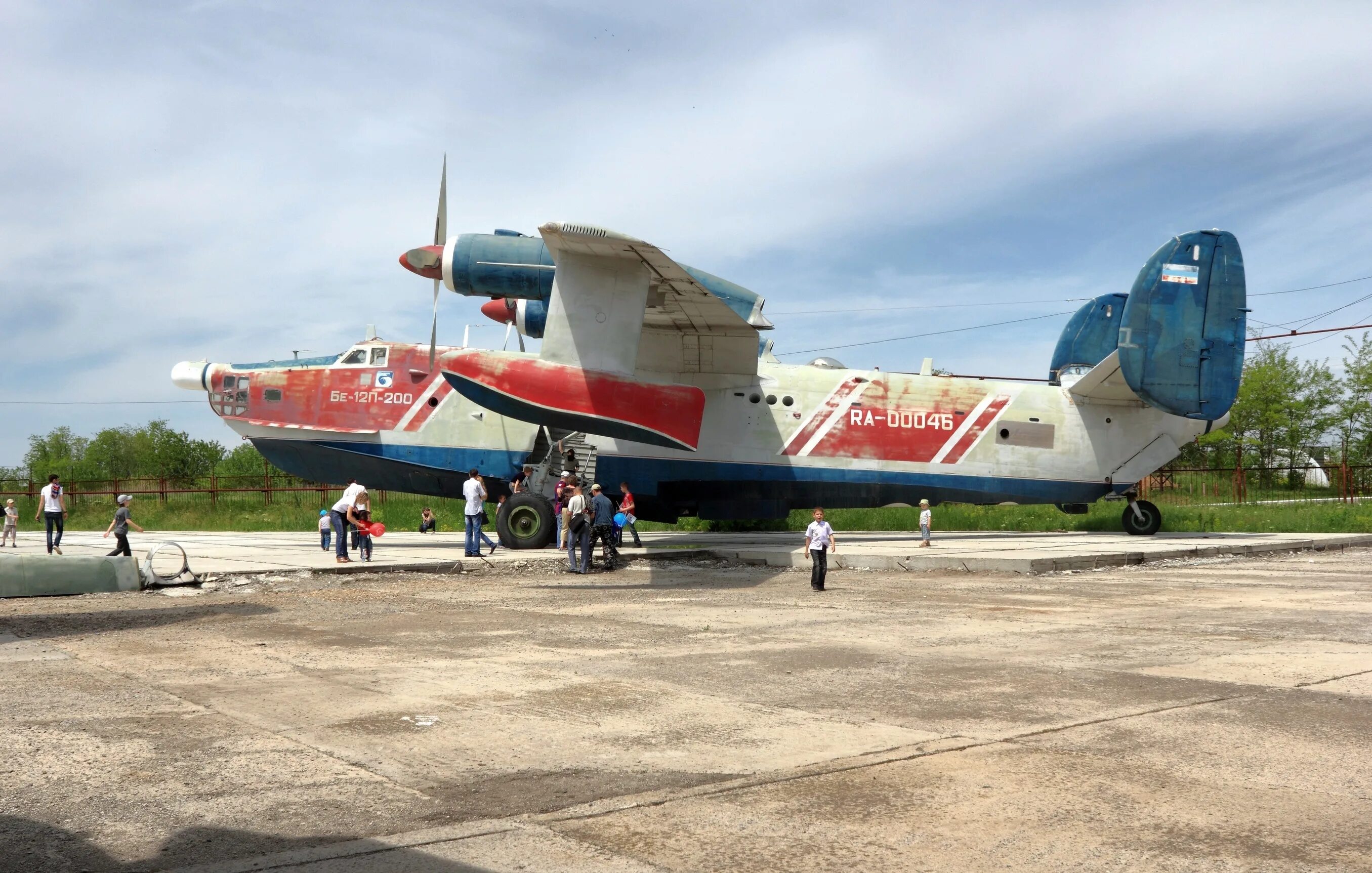 Самолет в таганроге памятник. Завод бериева таганрог. Авиа таганрог. Авиа таганрог. Авиа таганрог.