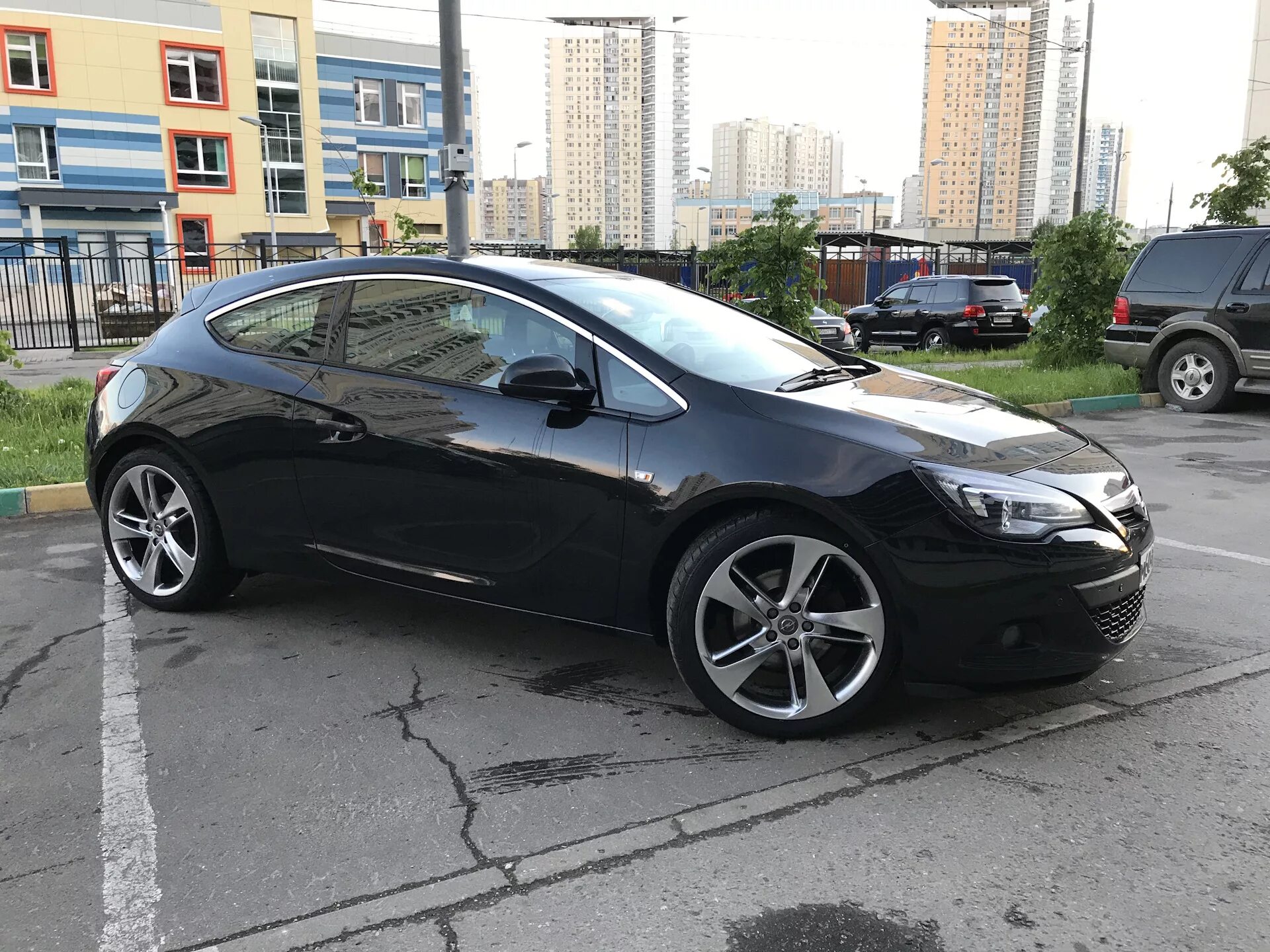 Opel Astra GTC диски r20. Opel Astra j диски r20. Opel Astra j 20r колеса.