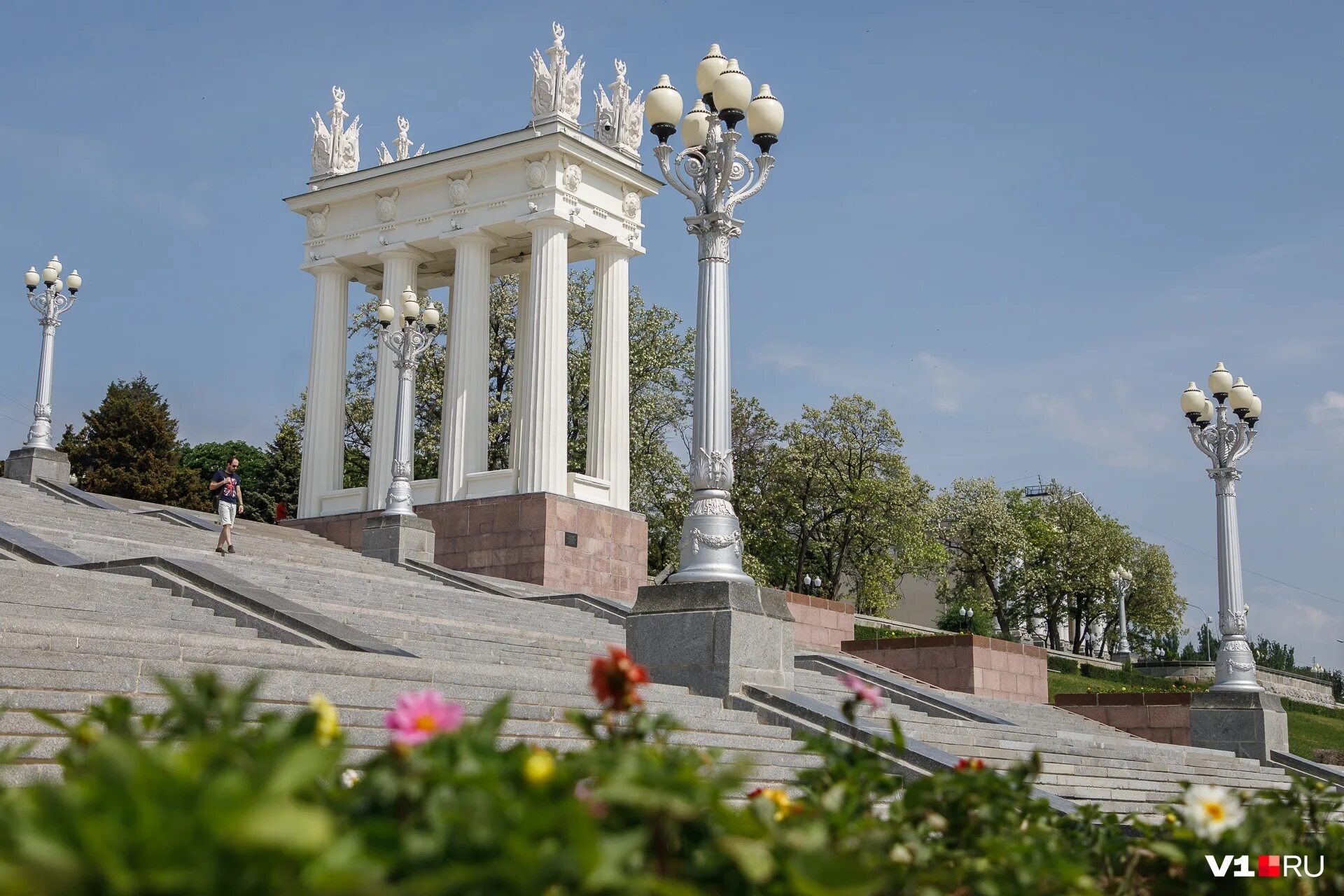 Центральная набережная Волгограда (набережная 62-й армии). Волгоград Централь наьережная. Волгоград центр набережная. Арка в Волгограде на набережной. Волгоград полное название