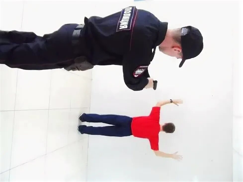 Досмотр у стены. Личный досмотр в положении стоя у стены. Личный досмотр у стены. Наружный досмотр в положении стоя у стены. Личный досмотр в положении стоя у стены.