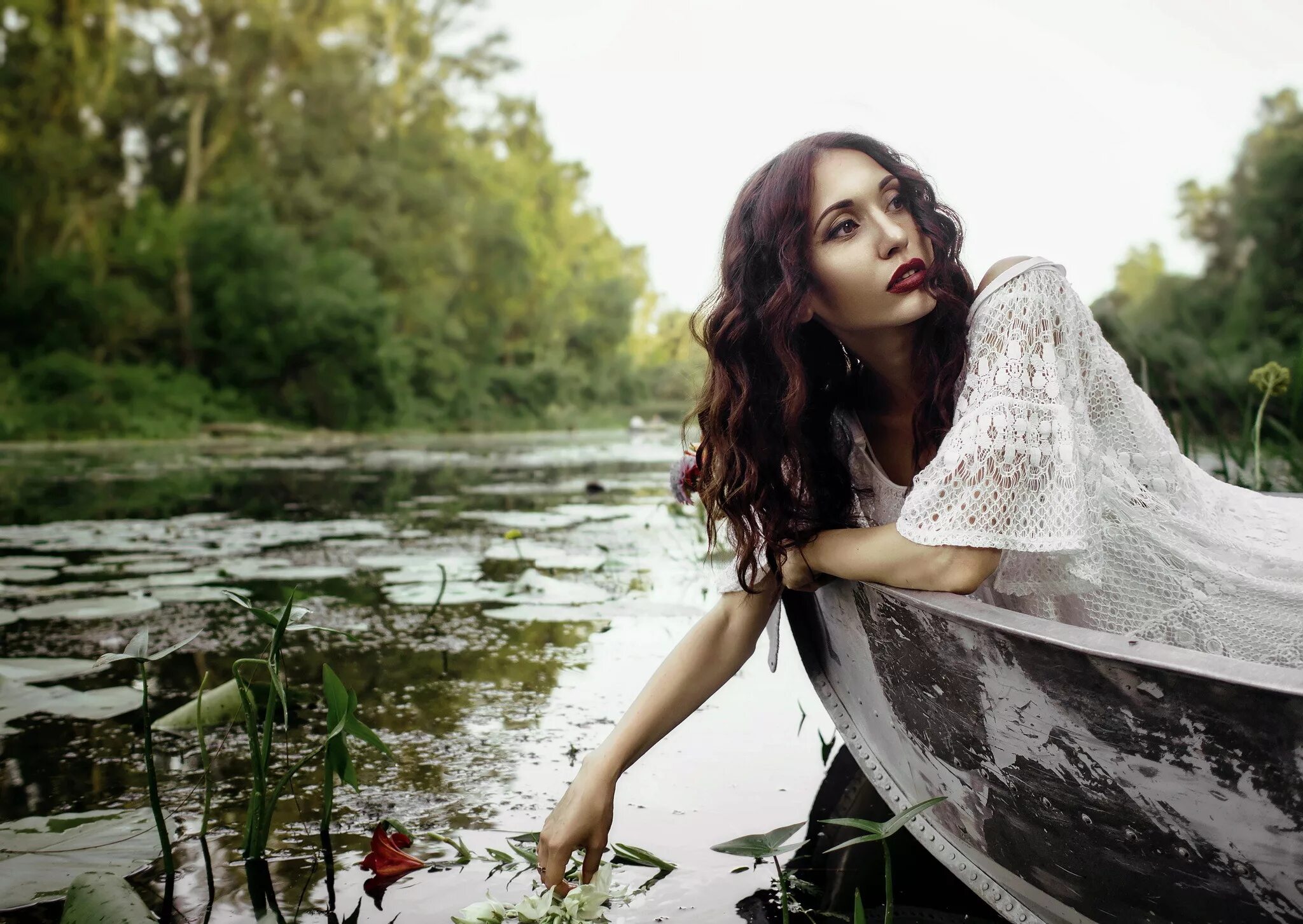 Lake girl. Фотосессия в водоеме. Фотосессия возле воды. Фотосессия в воде. Необычные фотосессии на природе.