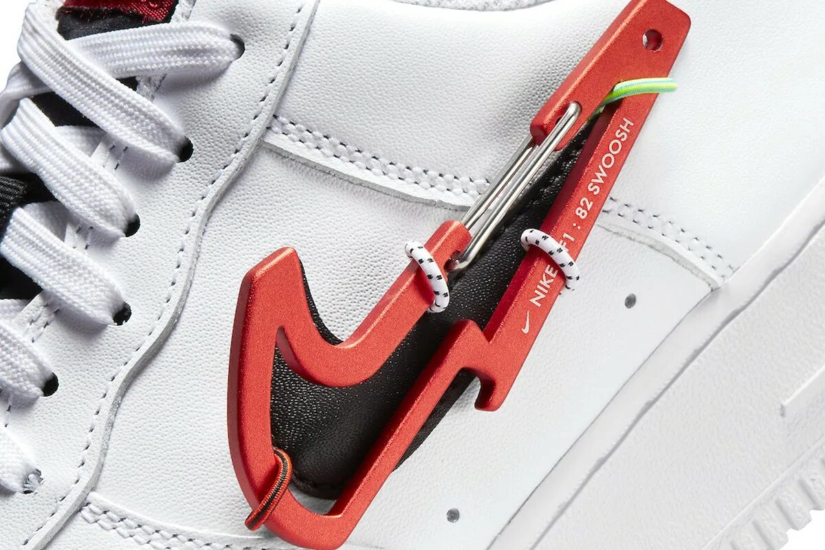 Про кроссовки. Nike af1 Carabiner. Nike Air Force Carabiner Swoosh. Nike Air Force 1 Low Carabiner Swoosh Red. Force 1 Carabiner Swoosh Nike.