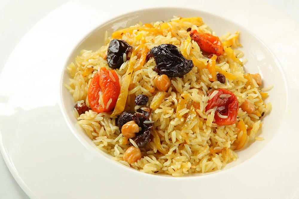 Плов из сухофруктов с рисом. Плов из басмати. армянский фруктовый плов. плов байский. бухарский плов вегетарианский.