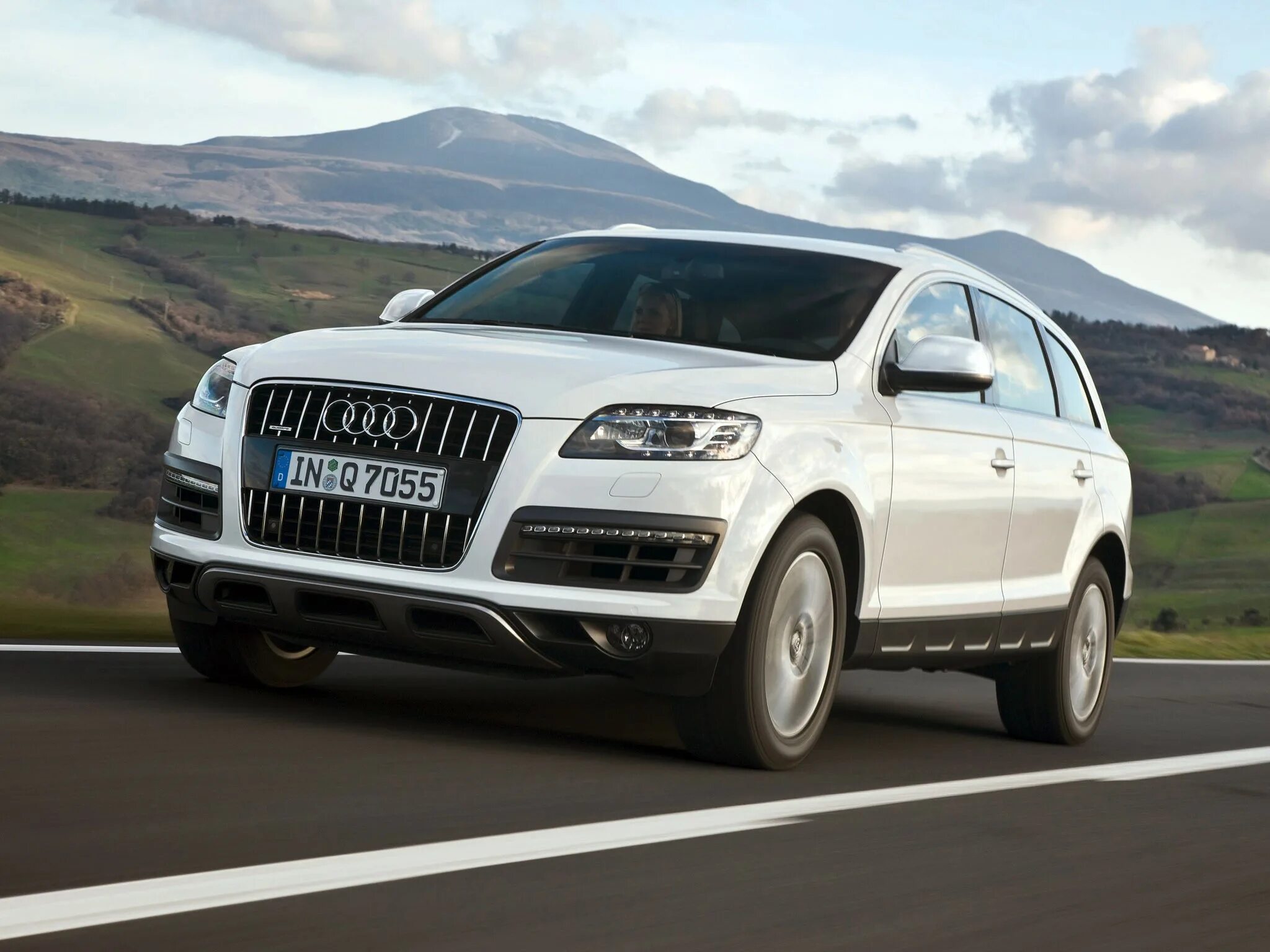 Купить й 7. Audi q7. Audi джип q7. Ауди джип q7 белая. Ауди q7 2009.