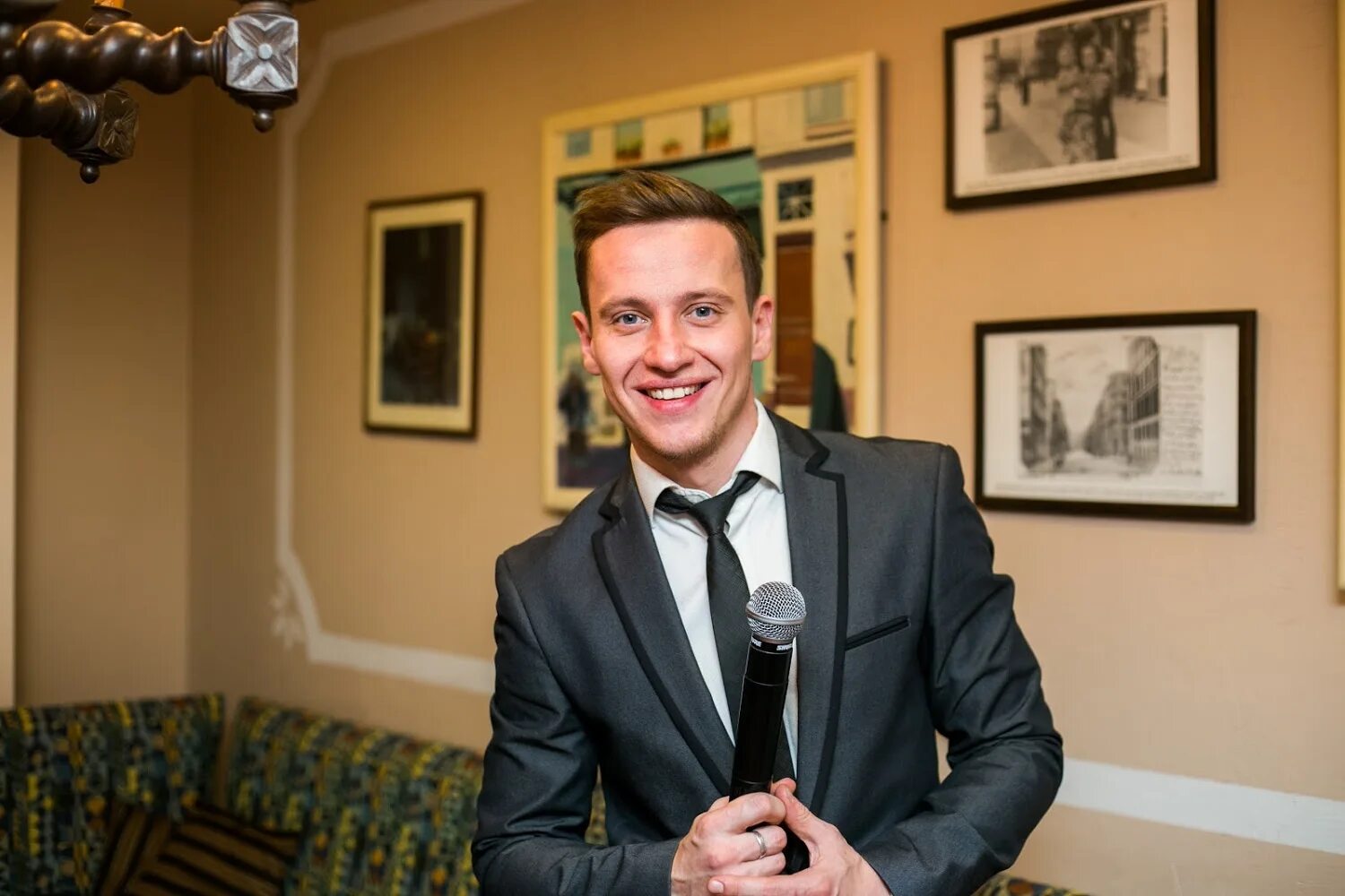 Ведущий екб. Александр морозов ведущий екатеринбург. Михаил ведущий екатеринбург. Рогов николай екатеринбург ведущий. Ведущий екб.