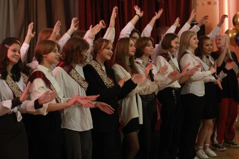 Шиод вгуэс. Выпускники 9 школы владивостока. Последний звонок лицей 82. Двфу концерт. Выступает 9 класс.