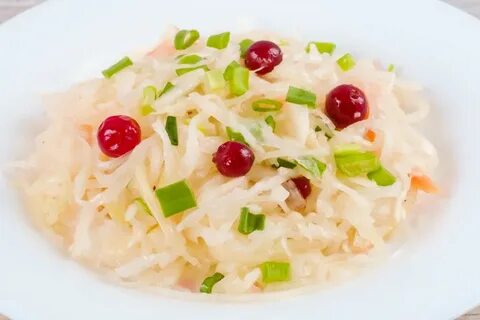 Квашеная капуста с яблоком и клюквой