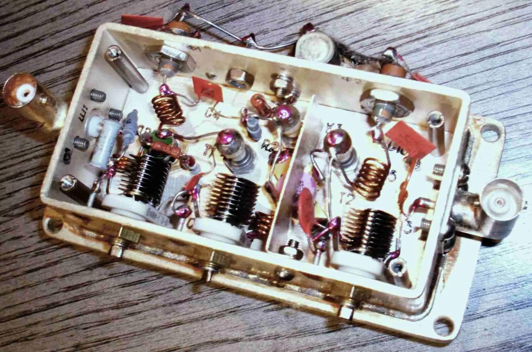 3733 мгц. гу29 в усилителе мощности на 144 мгц. 3733 мгц. приемник на 27 135 мгц. схема радиомаяк 433 мгц.