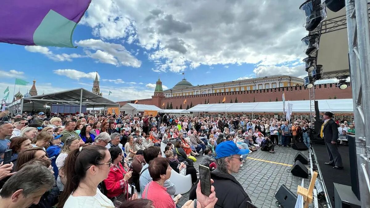 елка на красной площади 2021 в москве. гулянье в москве на новый. новогодняя красная площадь. высота елки на красной площади 2023. елка в москве на красной площади.