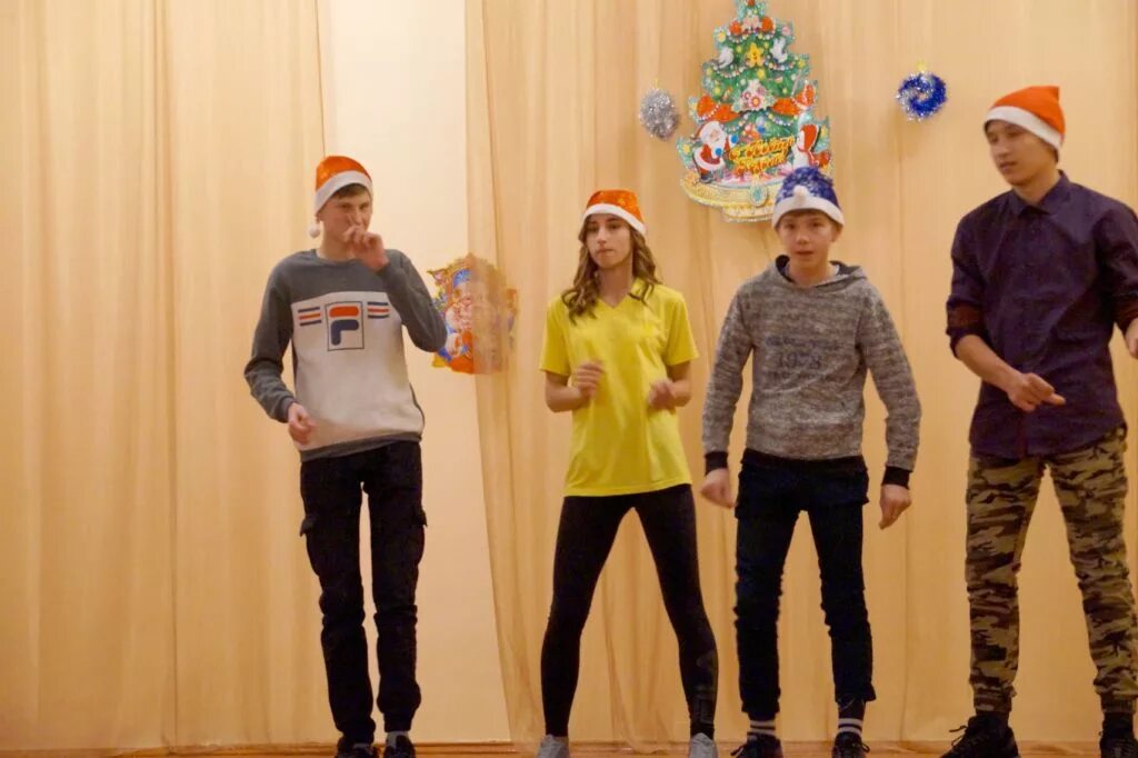 Команда квн белгород. Квн как то раз под новый год. Детская лига квн. Квн новый год. Квн как то раз под новый год.