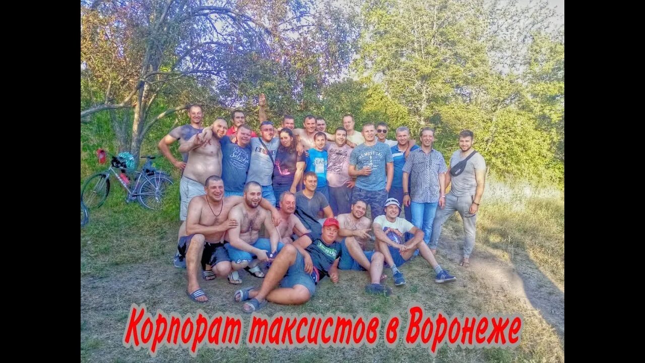 Красивая девушка таксист. Такси logo. Такси. Прикольный таксист. Водитель такси.