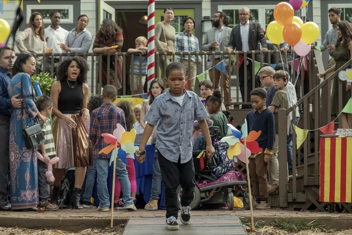 Raising dion фильм 2. Воспитывая диона 2 сезон. Воспитывая диона raising dion 2019. Мой сын супергерой дата выхода 3. Дион мальчик супергерой.