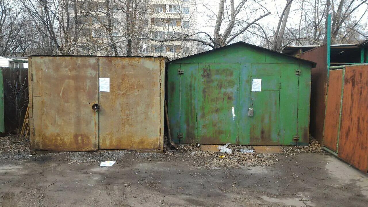 Гараж ташкентская. Марьина роща гаражи. гск дегунино. ряд металлических гаражей.