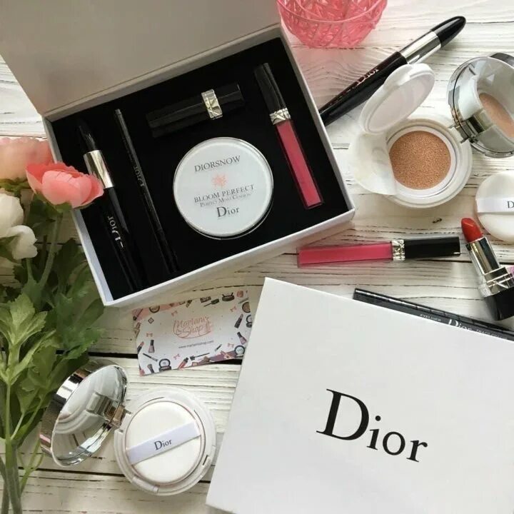 сумка кристиан диор маленькая. набор косметики диор. сумка christian dior 2022. диор интернет. сумки диор 2022.