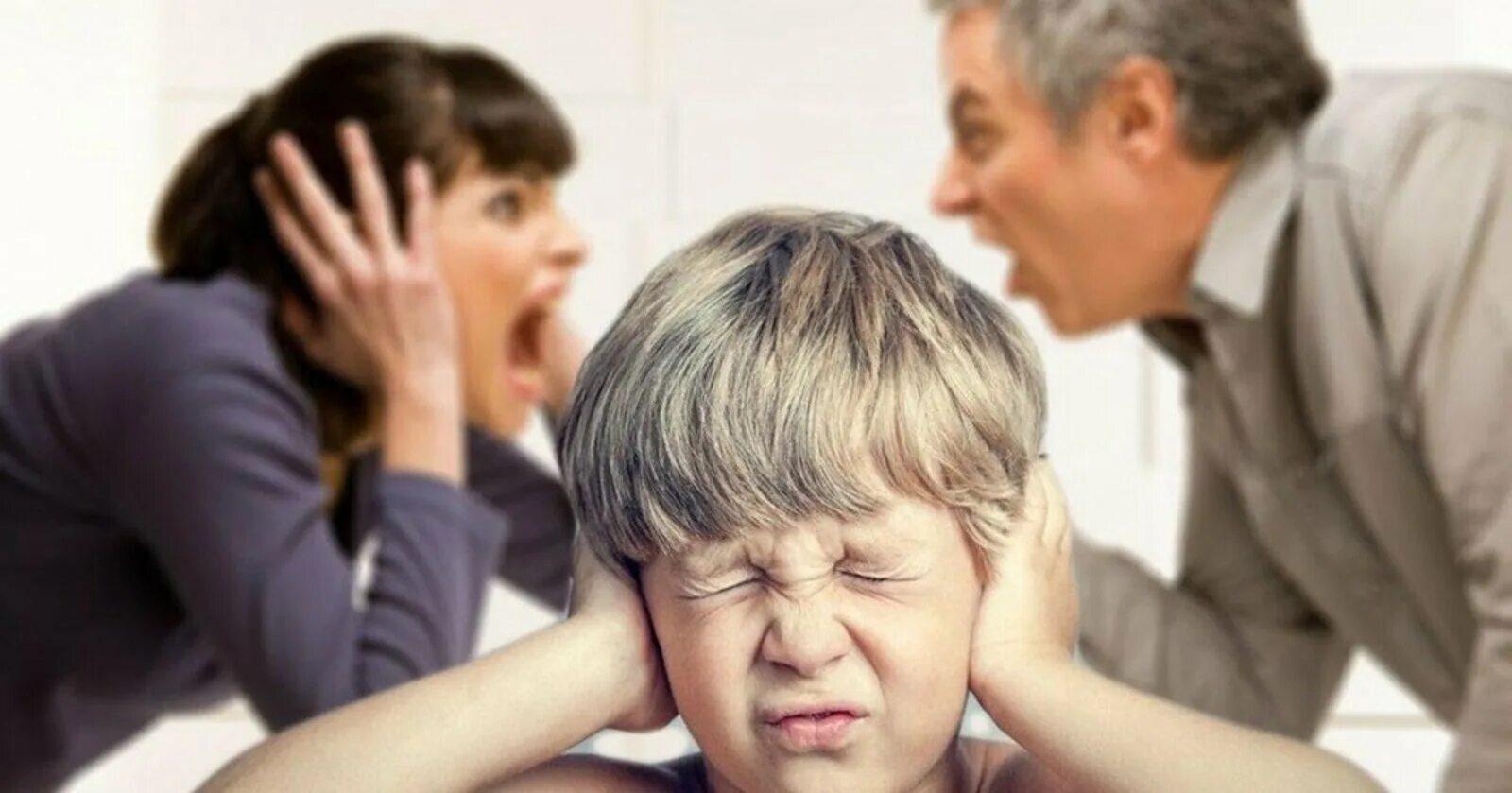 Мама папа ссорятся. Ссора родителей. Конфликт родителей и детей. Родители ругаются при ребенке. Семейные конфликты.