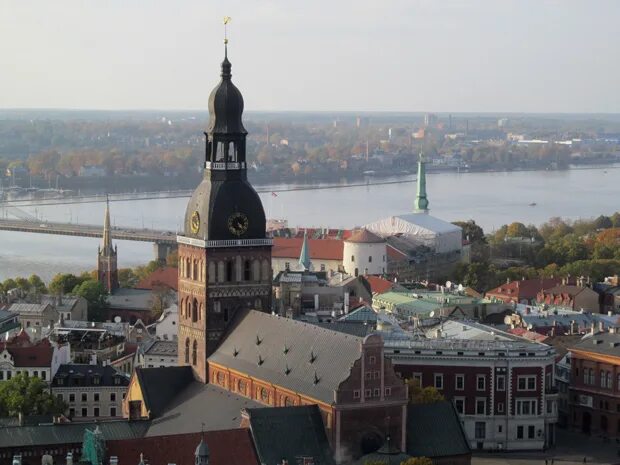 Латвия и литва. Рига латвия. Флаги прибалтийских государств литвы латвии эстонии. Эстония и литва на карте. Латвия литва эстония столицы на карте.