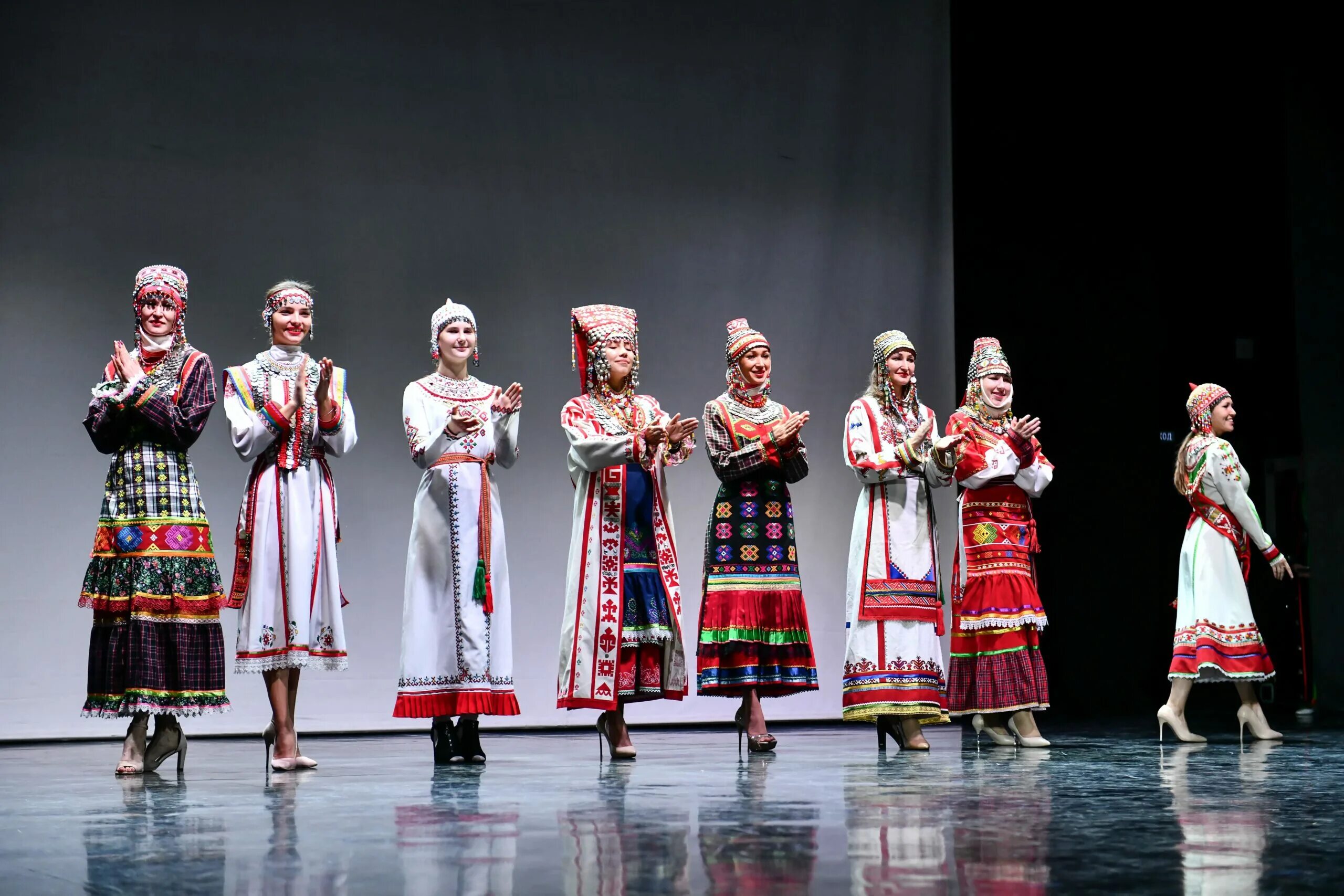 Национальное достояние народа. Культурное наследие народов Урала. Уральские народы. Достояние народов Урала. Чувашский костюм женский.