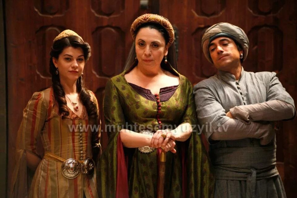 Метро 2033 гюль. Великолепныйвек гюль ага и сюбюль ага. Ветреный турецкий сериал азат. Гюль ага и сюмбюль ага и нигяр калфа. Ибрагим и сюмбюль.