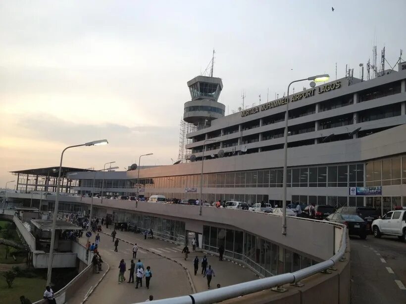 Куда прибывают. Аэропорт Лагос. Лагос Нигерия аэропорт. Международный аэропорт Мурталы Мохаммеда. Муртала Мухаммед Лагос.